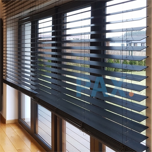 Afbeelding van Extra brede shutter jaloezieen 70mm met Houtnerf (Abashi Wood)